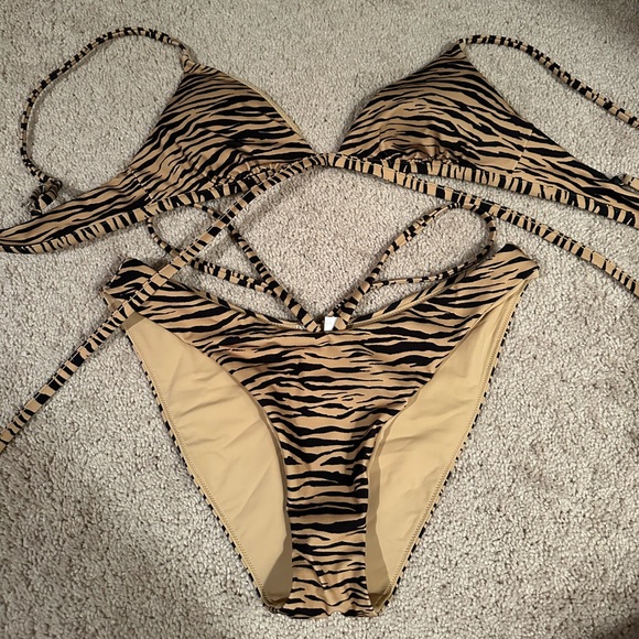 Jonathan Simkhai swim - Picture 1 of 4